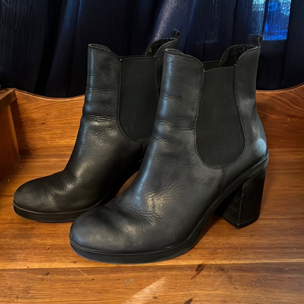 Black leather Crown Vintage heeled boots